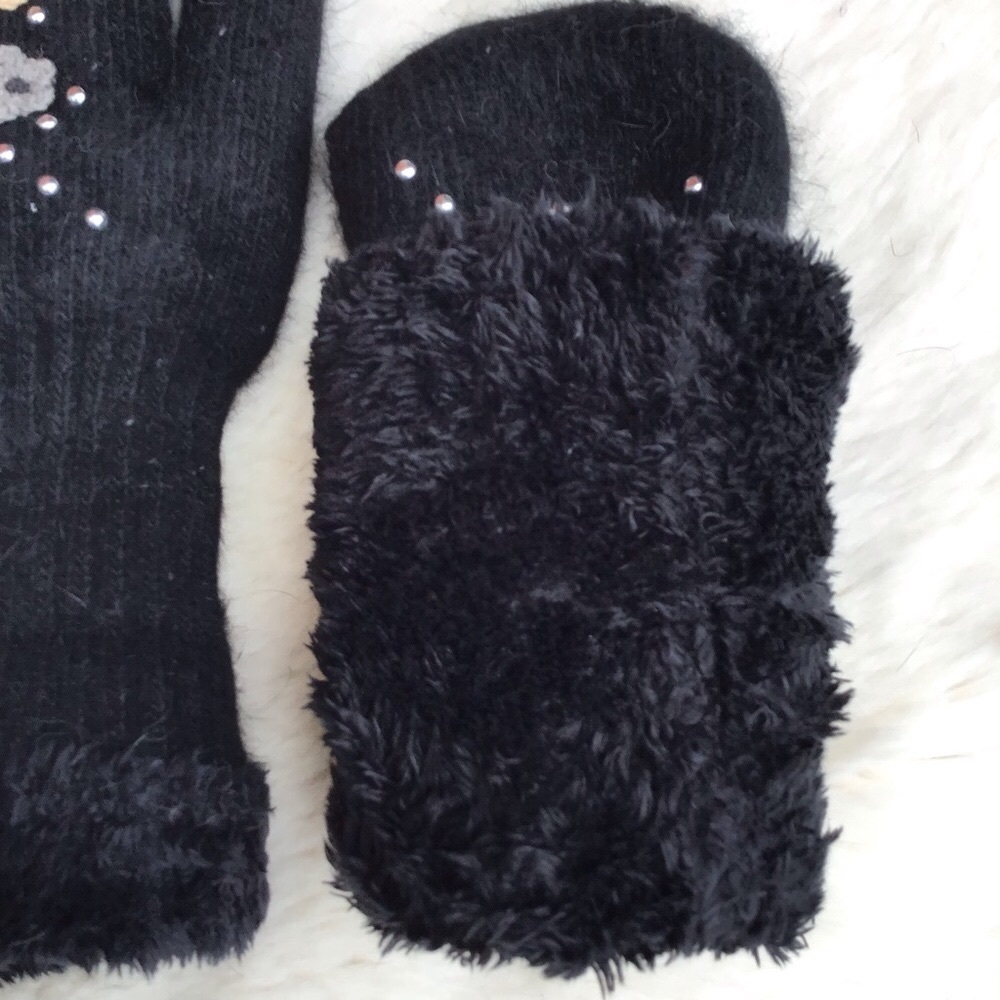 BOUTIQUE SUPER DOFT FAUX FUR LINED EMBELLISHED MITTENS - Picture 4 of 7